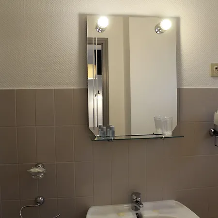 Villa Hotel 2* Τρουά