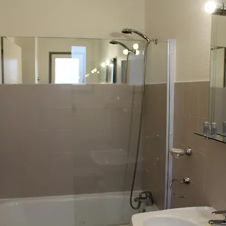 Villa Hotel 2* Τρουά